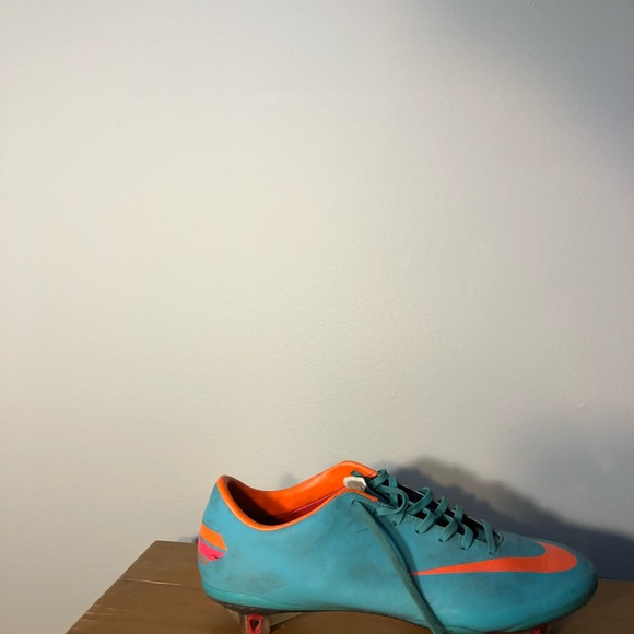 NIKE blue SOCCER shoes - Picture 4 of 4